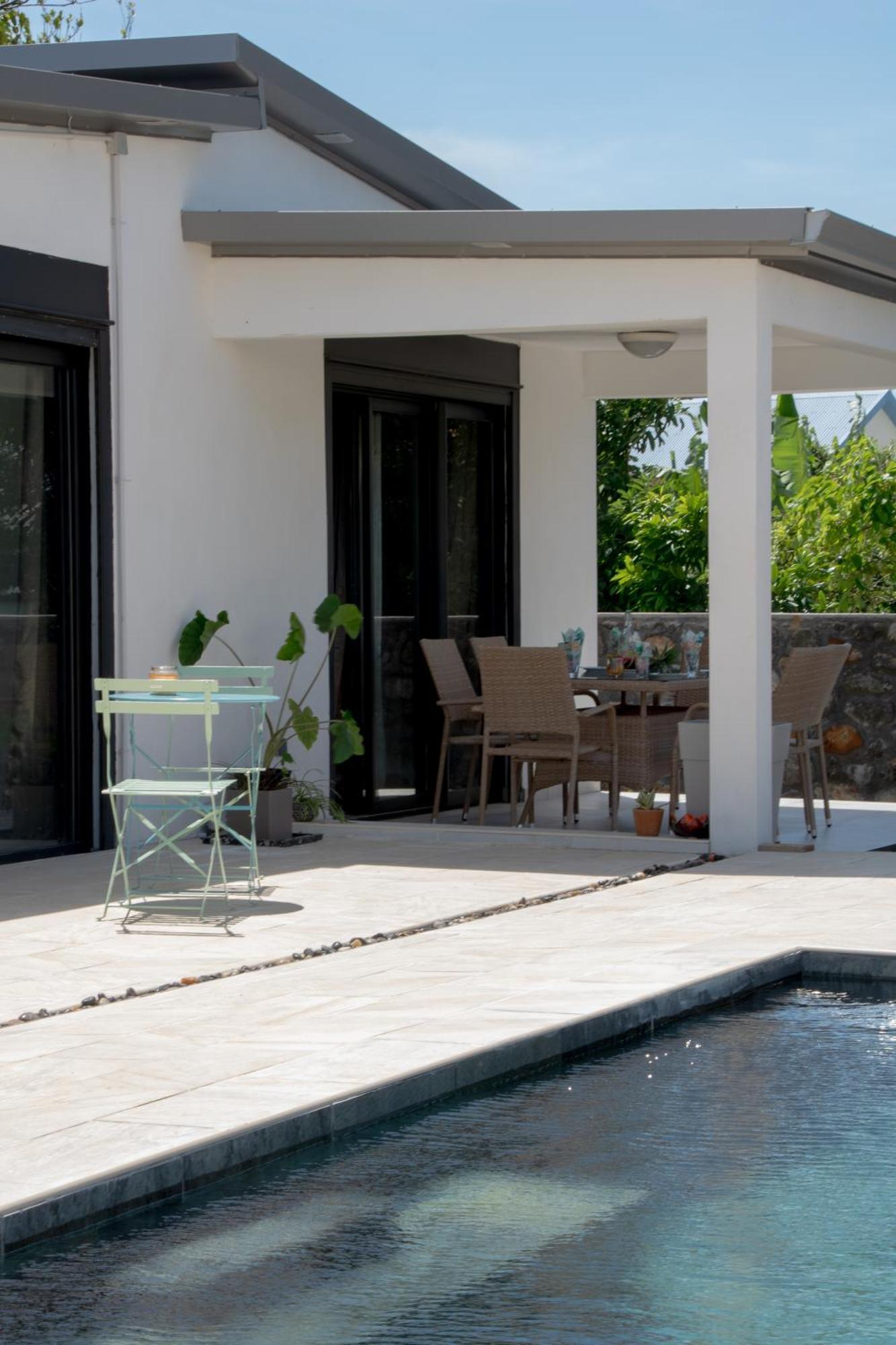 Le Beau Vallon 1- Jacuzzi Privatif Et Piscine Chauffee Partagee Saint-Benoît Exterior foto